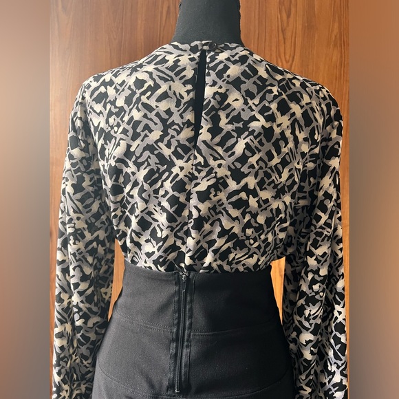 Reflections Geo-Print Work blouse - Picture 3 of 7